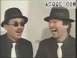 日本搞笑视频短片！搞笑变态的狙击手_gif动态图片