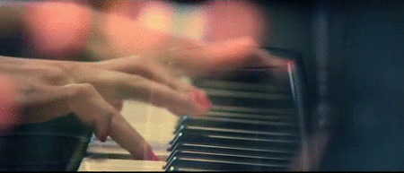唯美钢琴动态图片