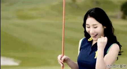 美女打高尔夫球图片