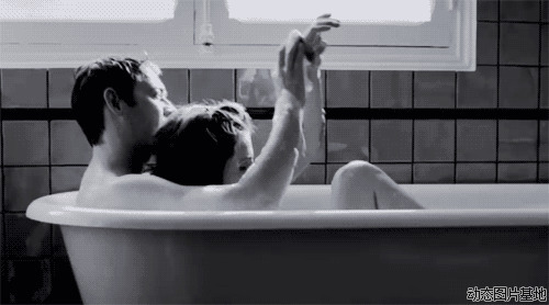 情侣洗澡动态图片