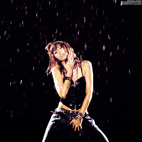 在雨中跳舞图片