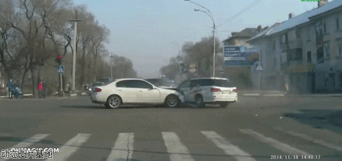 最搞笑的撞车视频图片:撞车,逃跑
