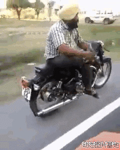 骑摩托搞笑图片