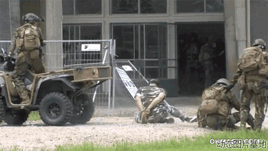 美国军车越野车图片:军车,搞笑