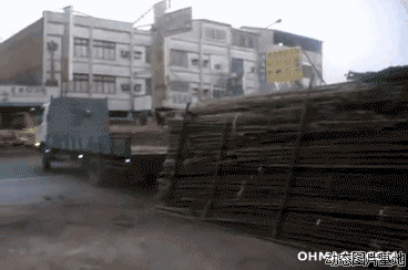 卡车卸货视频图片:卡车,卸货
