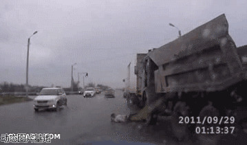 搞笑卡车车祸视频图片