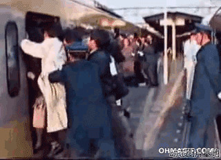 印度火车搞笑视频图片:搞笑,上火车