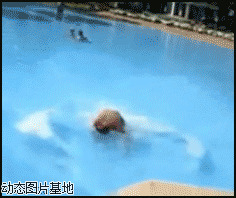 小孩跳水坑图片:跳水,搞笑,动态