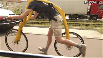 人骑自行车图片:人物,自行车,搞笑