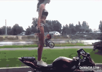 骑摩托车搞笑动态图片