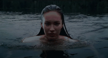 女生游泳动态图片