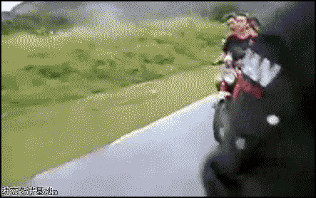 摩托车超载搞笑视频图片:摩托车,超载