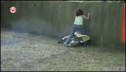 摩托车撞墙图片