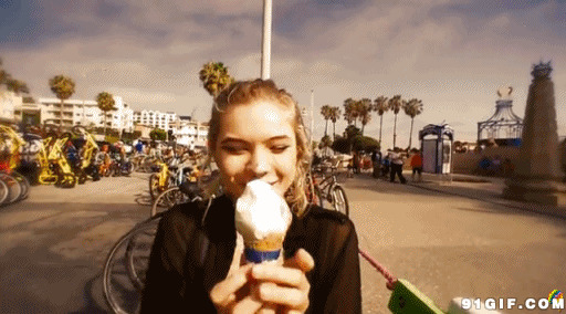 爱吃冰淇淋的女孩图片