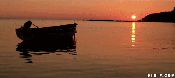 夕阳河流一叶小舟图片
