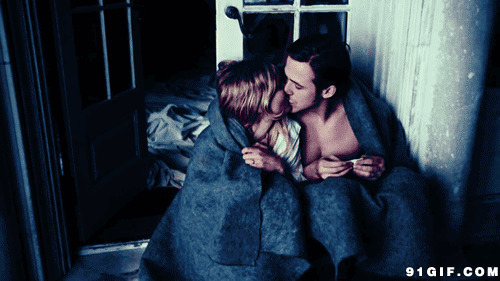 寒冷午夜甜蜜亲吻图片:亲吻,寒冷