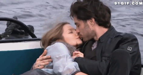 船上浪漫亲吻视频图片:亲吻,船上