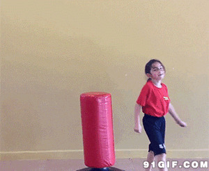 小女孩练跆拳道视频图片:跆拳道,踢腿