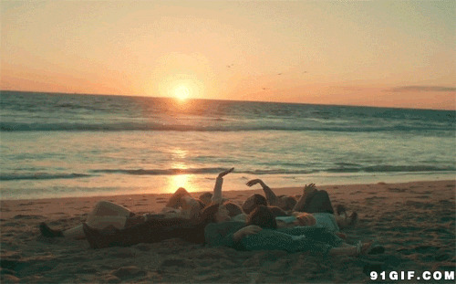 海滩一起看日落图片