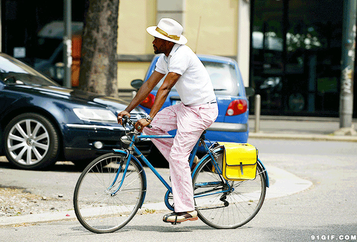 大叔踩单车送邮件图片:单车,邮件,自行车