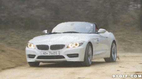 乡间小路行驶白色跑车图片:跑车,小路,宝马