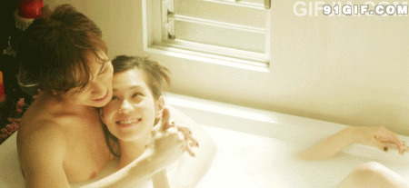情侣浴缸泡澡动态图片