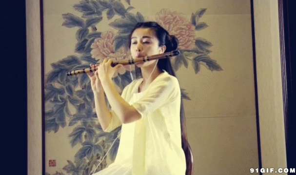 吹笛子的文雅少女图片:吹笛子,少女,笛子