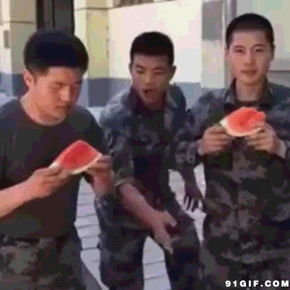 吃西瓜比赛动态图片:吃西瓜,士兵
