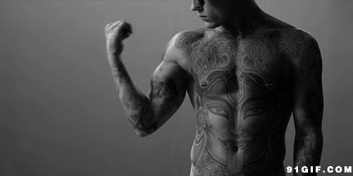 猛男纹身秀肌肉视频图片