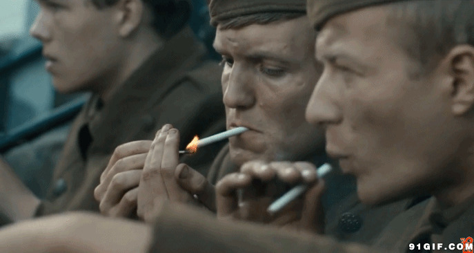 士兵吸烟动态视频图片
