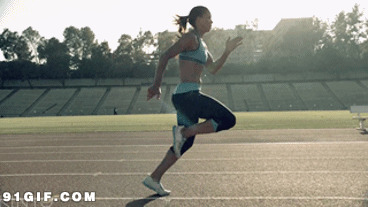 女运动员赛道极速奔跑图片