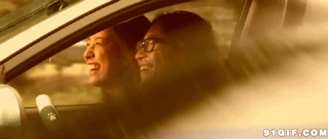情侣车内欢声笑语图片:情侣,开车