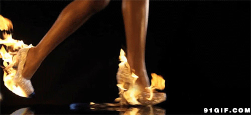 冒着火焰的高跟鞋梦幻图片:火焰,高跟鞋