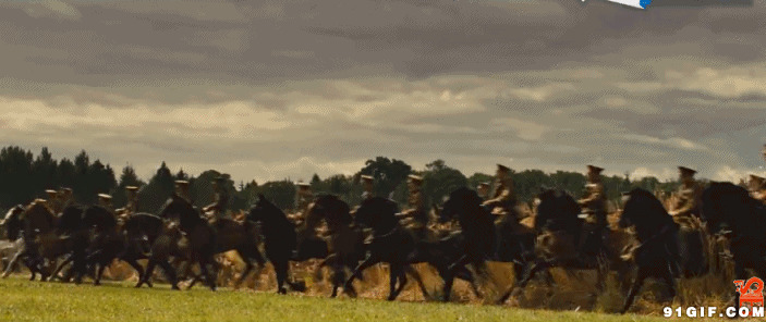 骑兵连穿越草丛动态图片:骑兵连,骑兵