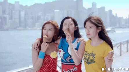 三个吃冰欺凌的美女图片:冰淇淋