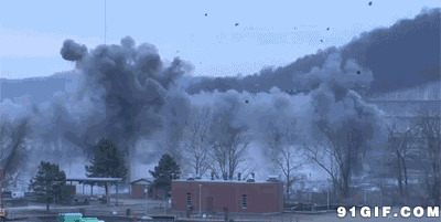 大桥瞬间爆炸崩塌动态图片:大桥,爆炸,爆破