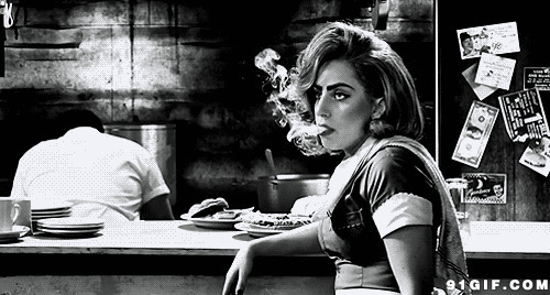 爱上香烟的女郎黑白动态图片:吸烟,抽烟,黑白