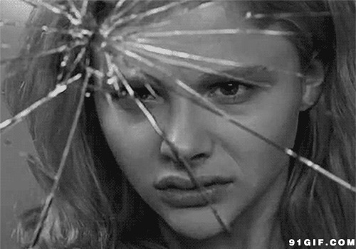伤心的女人黑白动态图片:伤心,女人,黑白,玻璃,弹孔