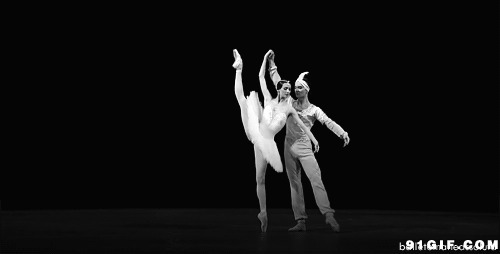 芭蕾舞大叉腿动态图片:芭蕾舞,黑白