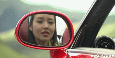 美女车里看镜子图片:镜子,汽车,后视镜,开车