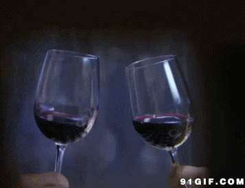 红酒碰杯动态图片