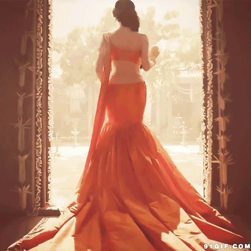 高贵华丽女子红色长裙图片