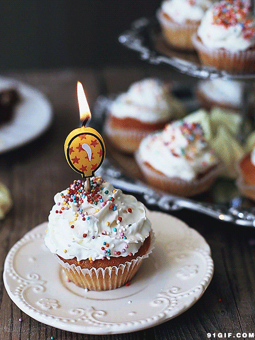 烛光生日小蛋糕图片:烛光,蛋糕,生日蛋糕