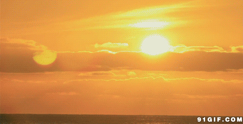夕阳下飘荡的云彩动态图片:夕阳,唯美,云彩
