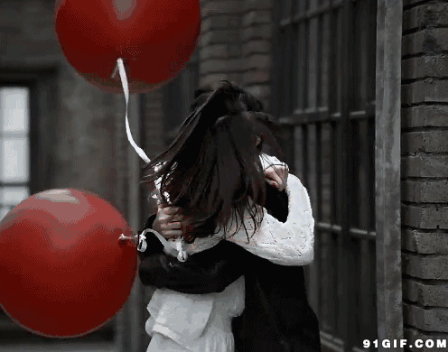 奔跑拥抱动态图片:奔跑,拥抱,气球,情侣
