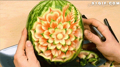西瓜雕刻花朵图片:西瓜
