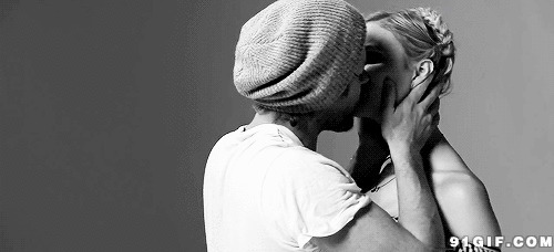亲吻黑白图片:亲吻,情侣,黑白