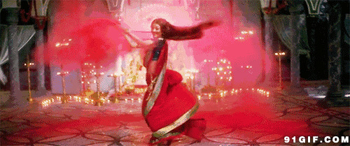 印度舞娘喷洒红色烟雾图片:烟雾,红色,古装