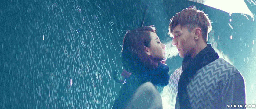 雨中亲吻视频图片:亲吻,下雨,打伞,情侣,唯美