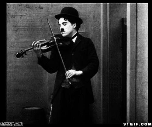 卓别林深情拉小提琴图片:卓别林,黑白